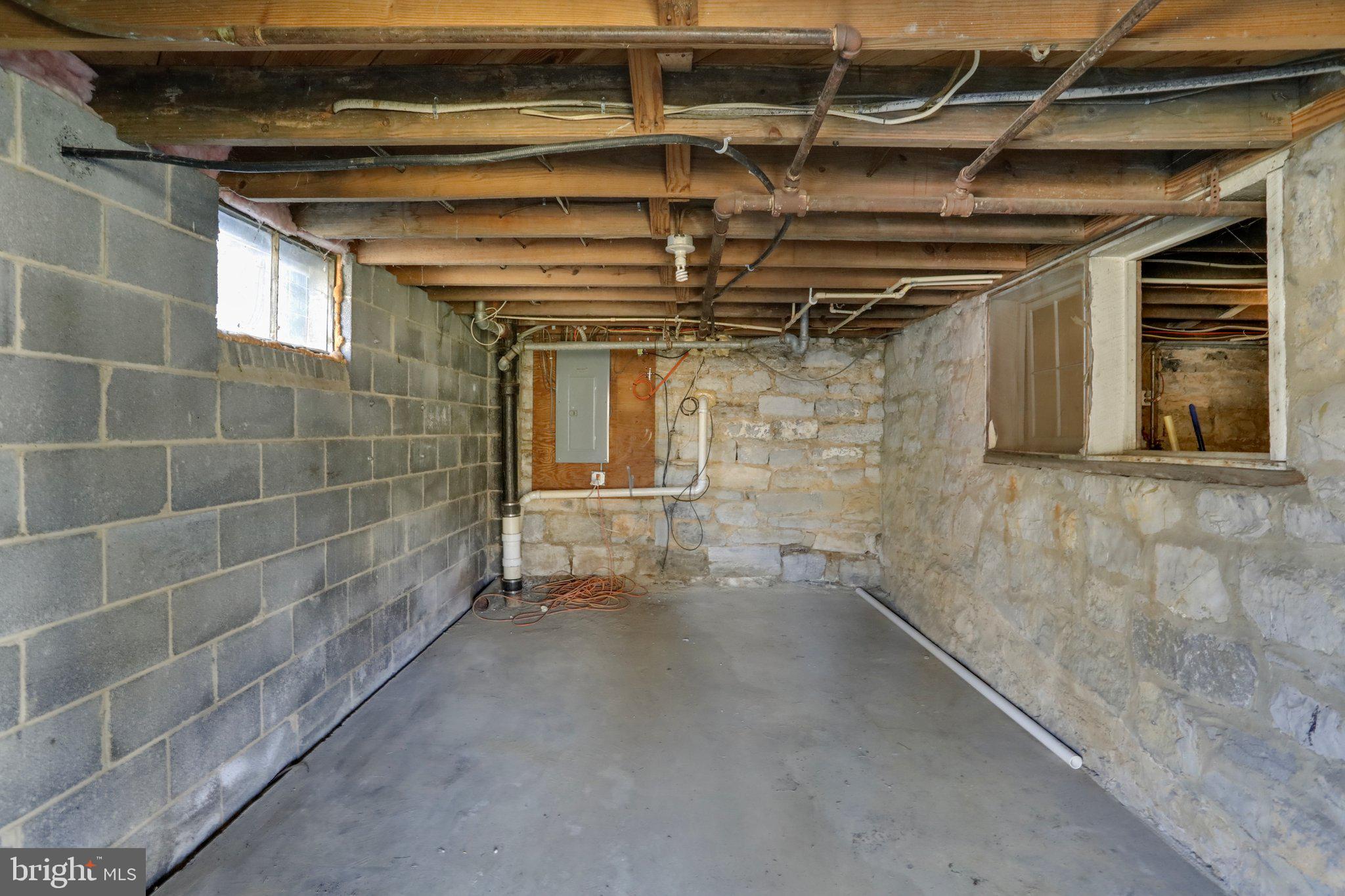 389 N Massanutten STREET