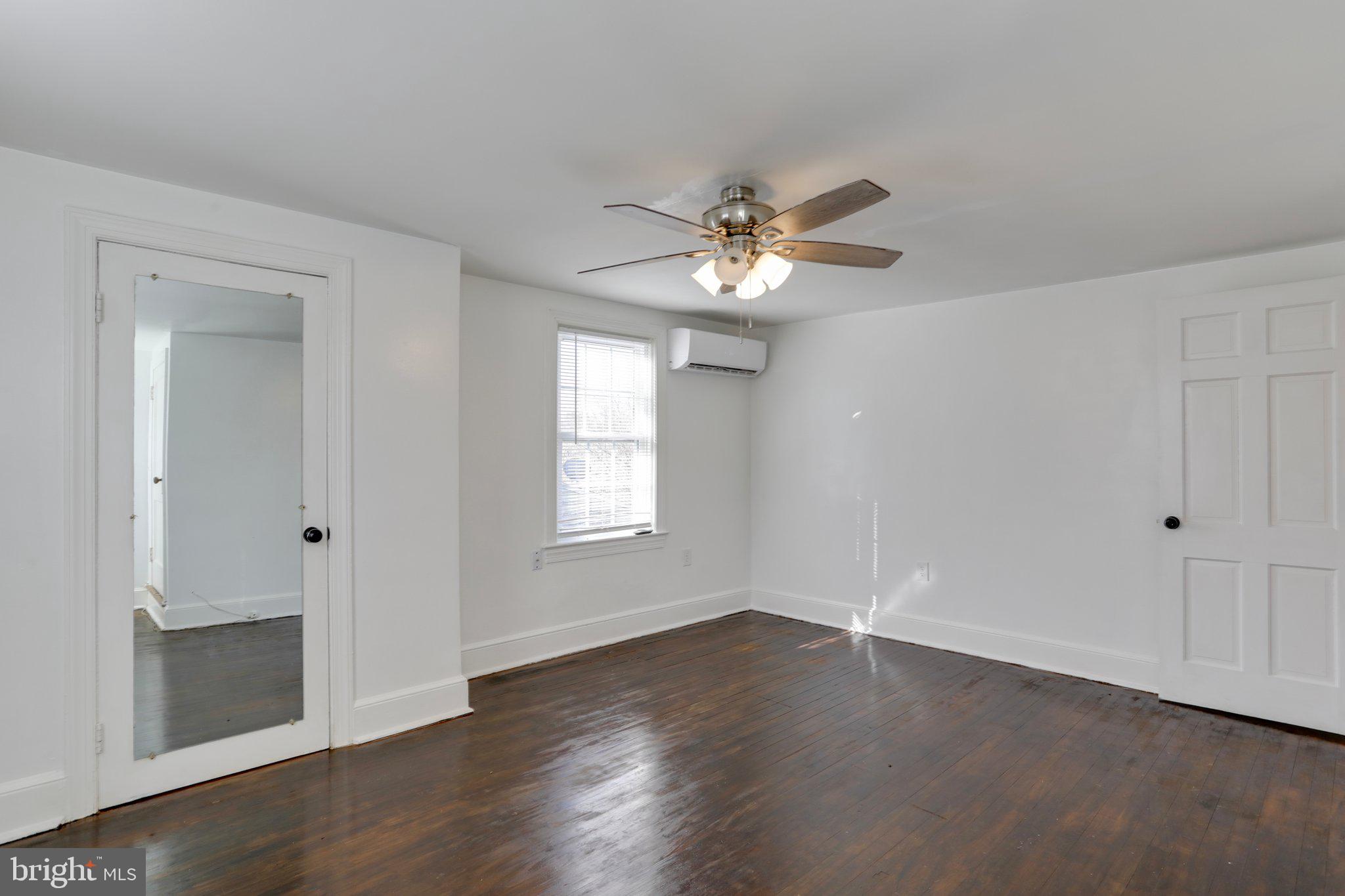 389 N Massanutten STREET