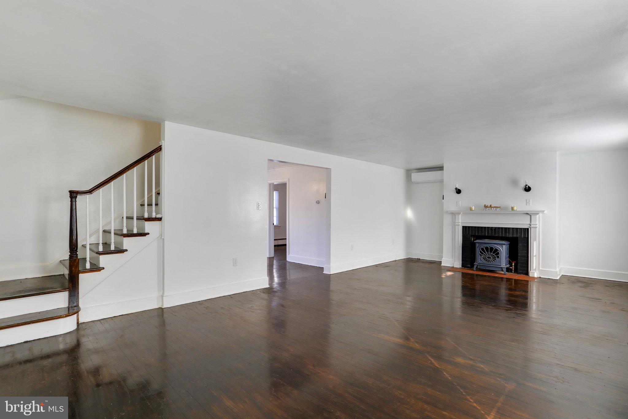 389 N Massanutten STREET