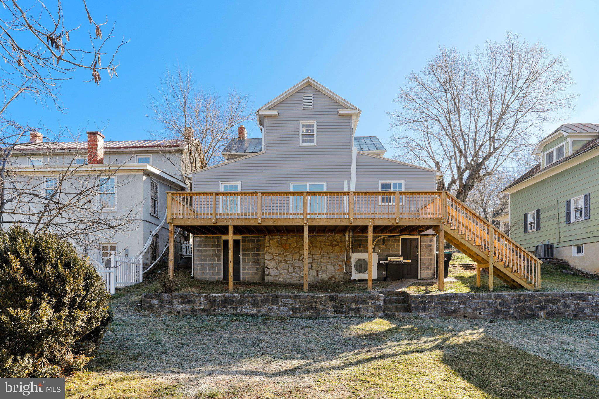 389 N Massanutten STREET