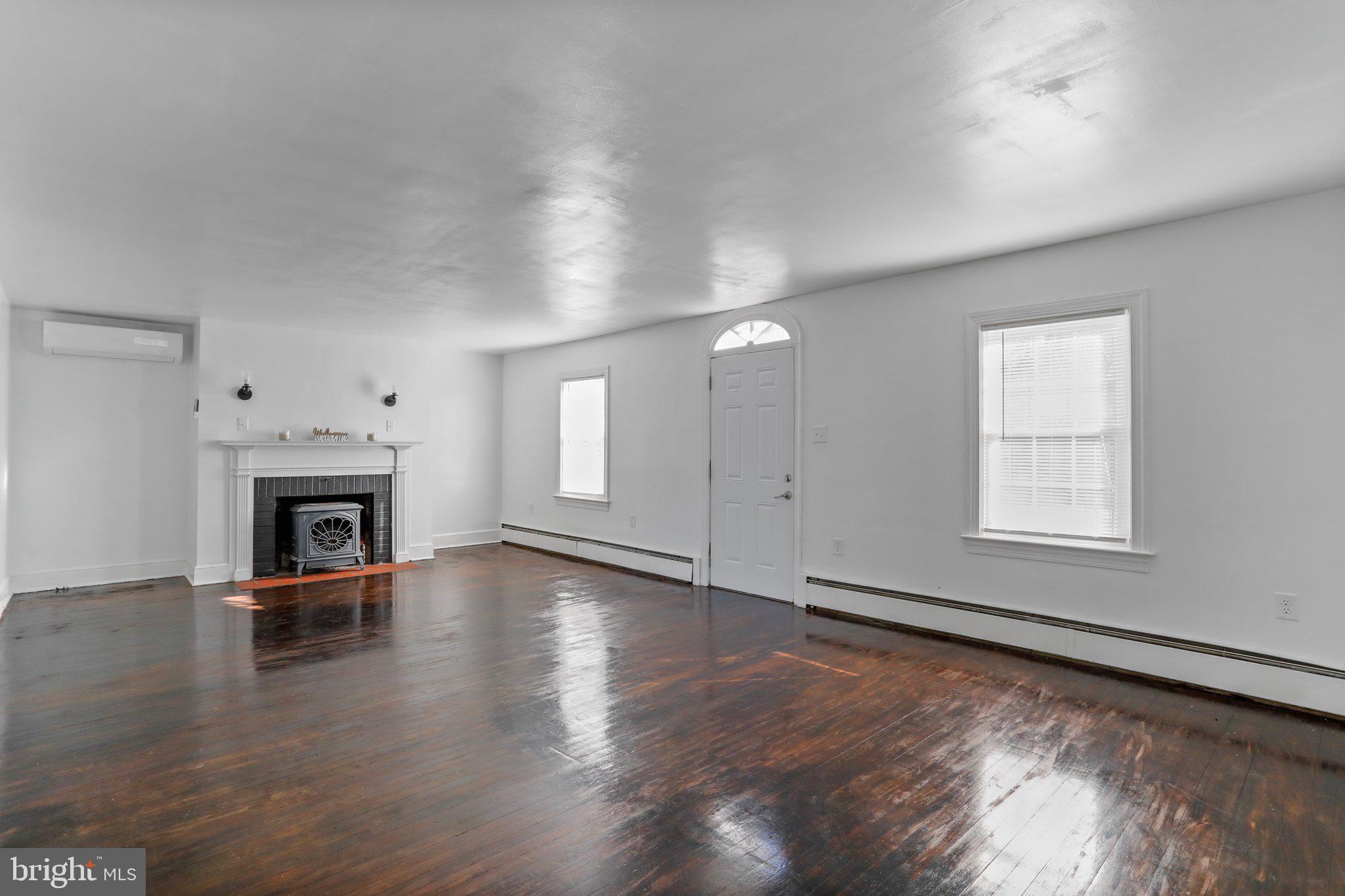 389 N Massanutten STREET