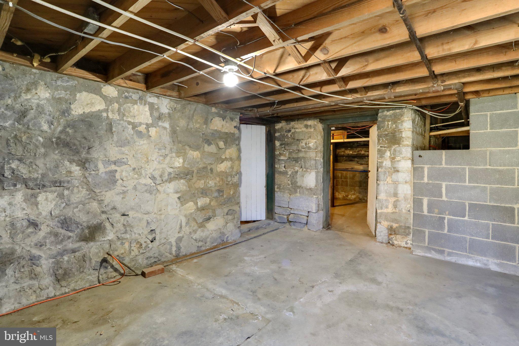 389 N Massanutten STREET