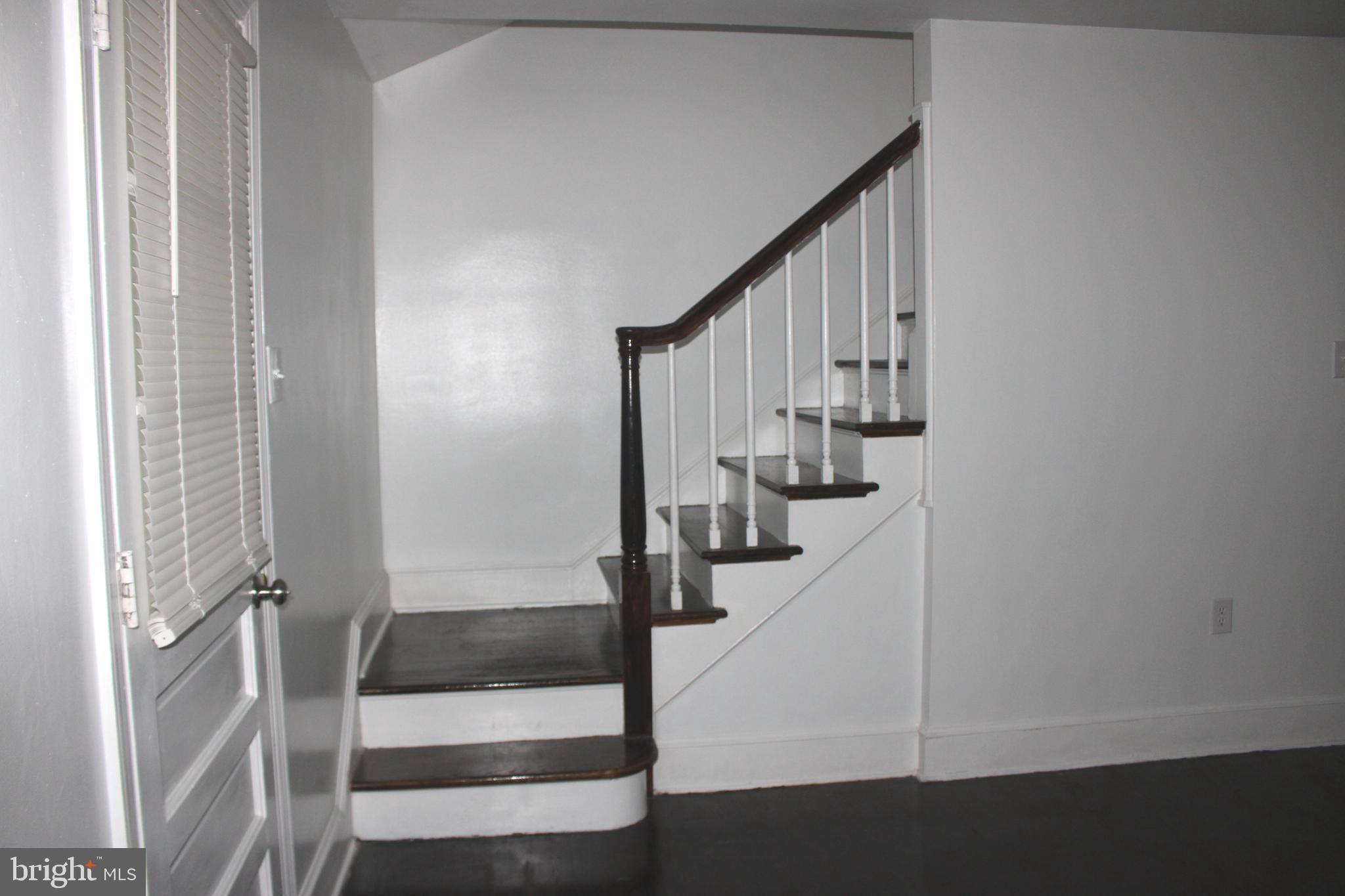 389 N Massanutten STREET