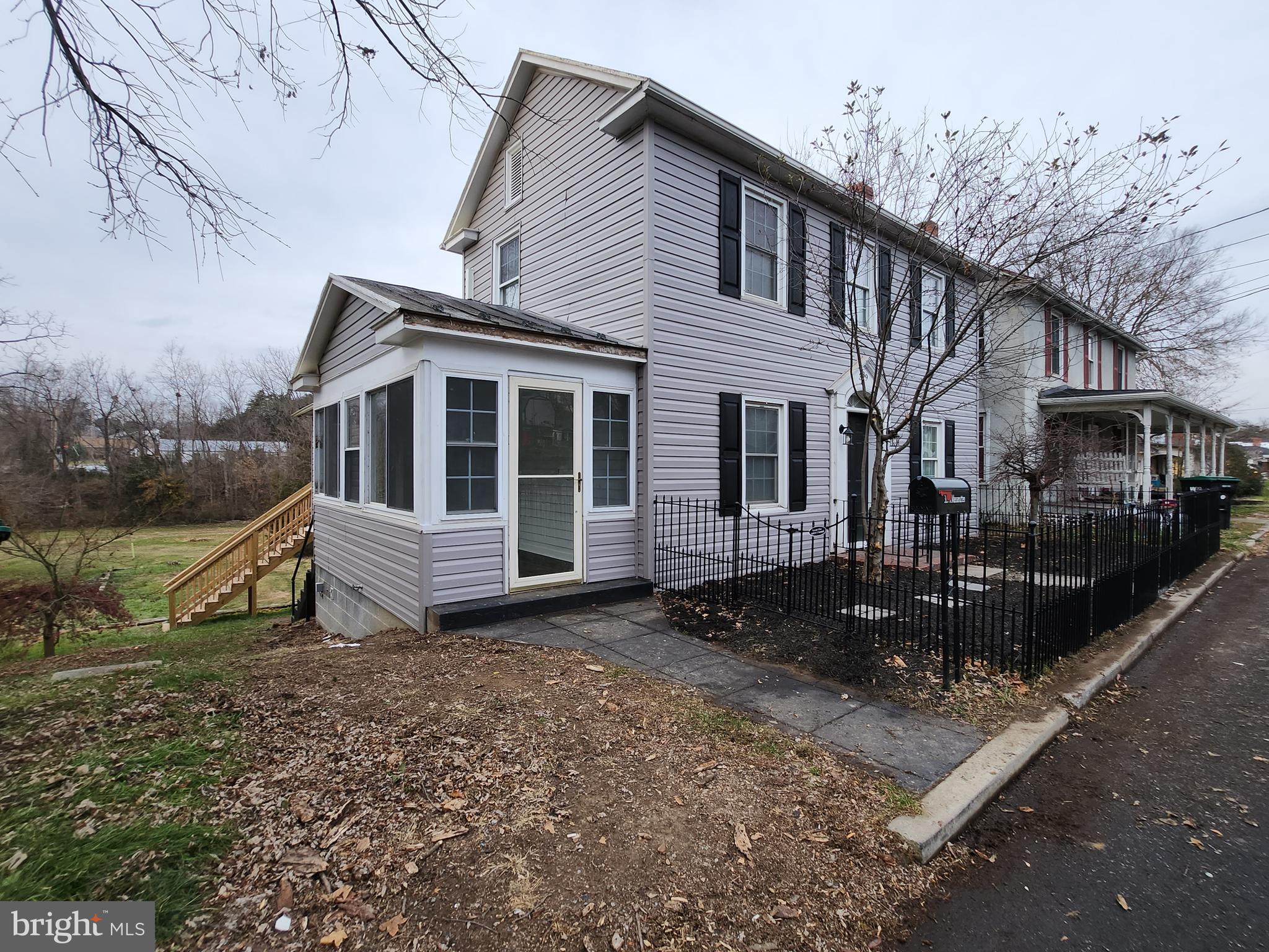 389 N Massanutten STREET