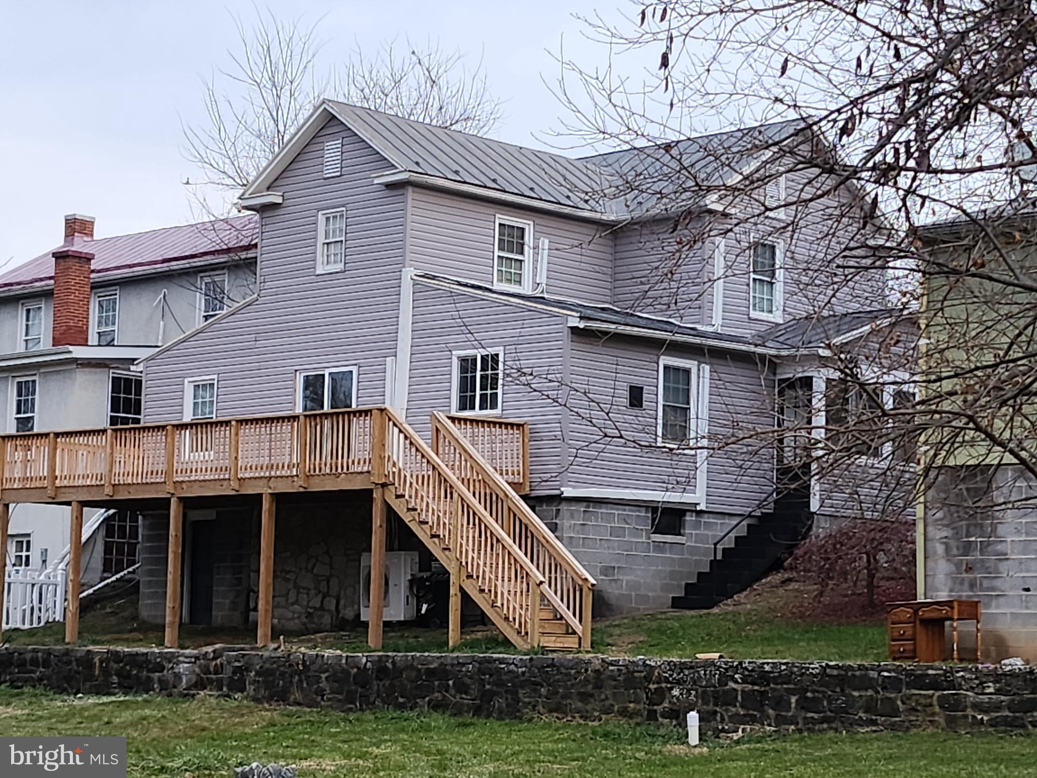 389 N Massanutten STREET