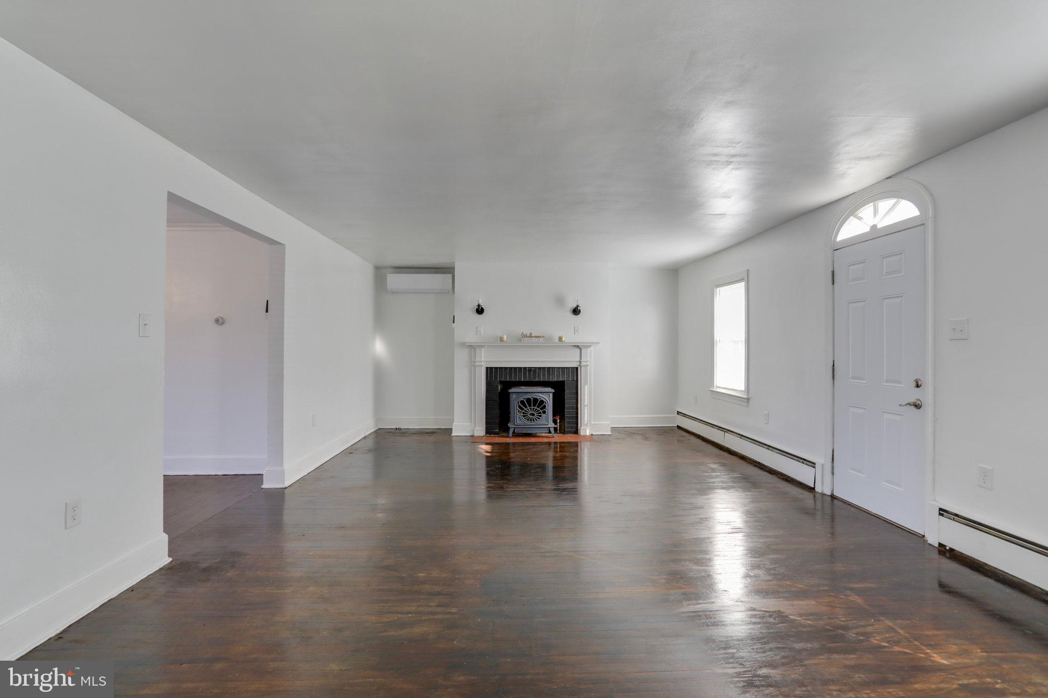 389 N Massanutten STREET