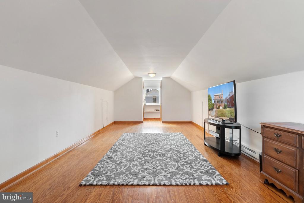 588 Orchard St