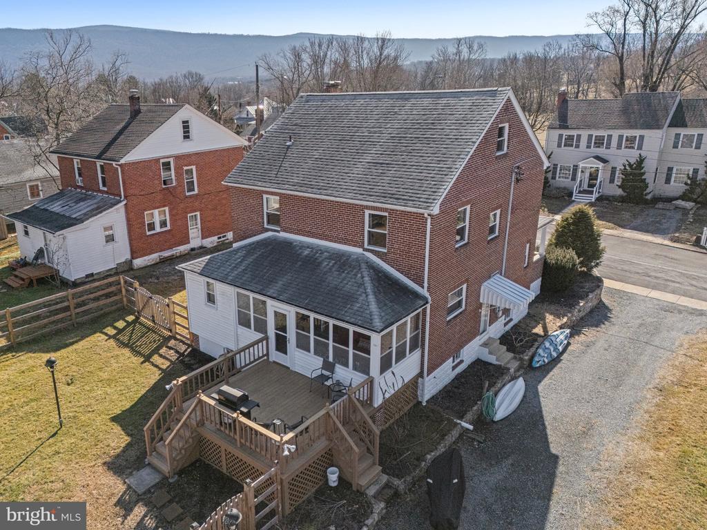 588 Orchard St