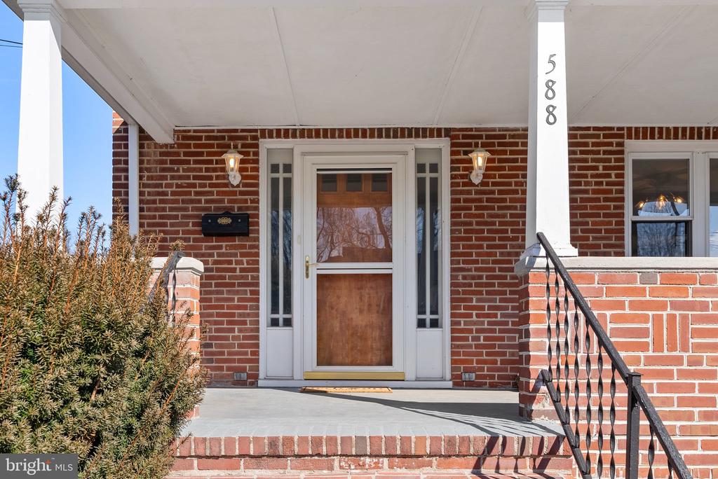 588 Orchard St