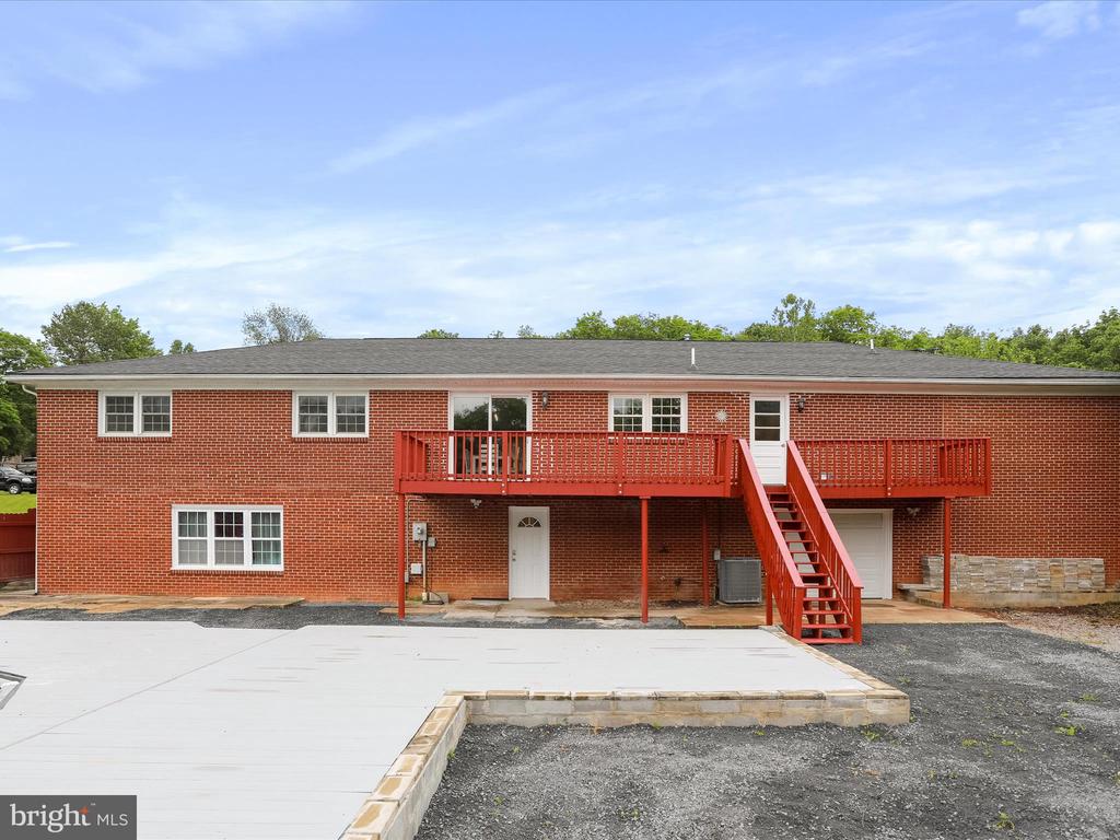 210 Jackson Ave