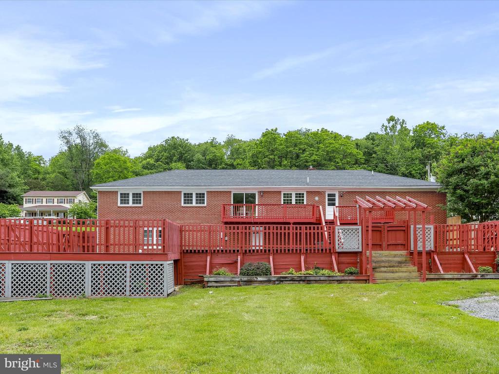 210 Jackson Ave