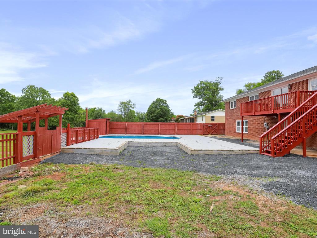 210 Jackson Ave