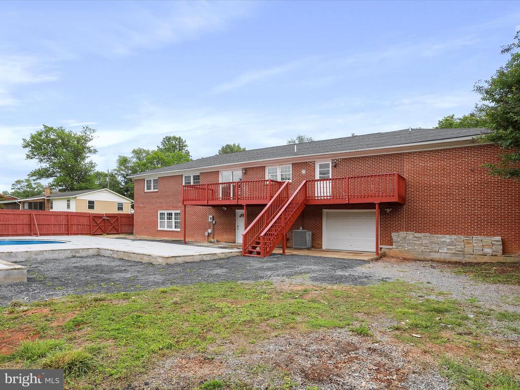 210 Jackson Ave