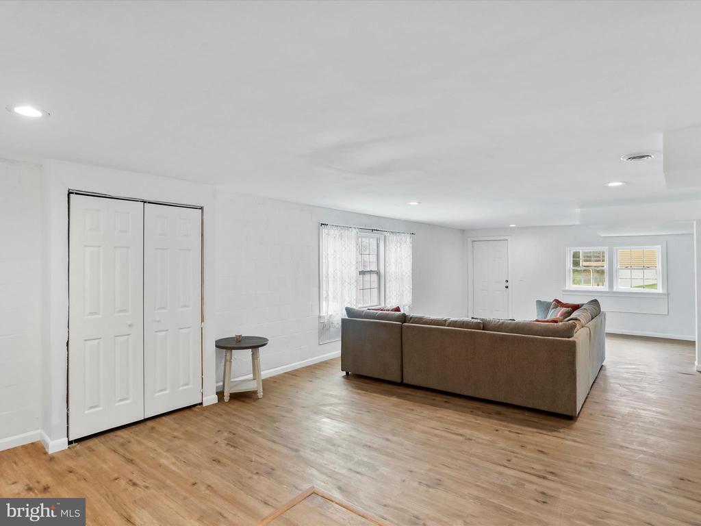 210 Jackson Ave