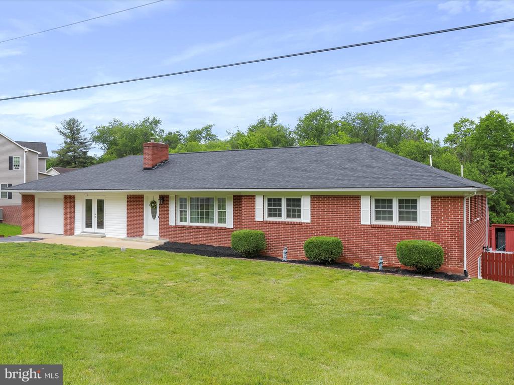 210 Jackson Ave
