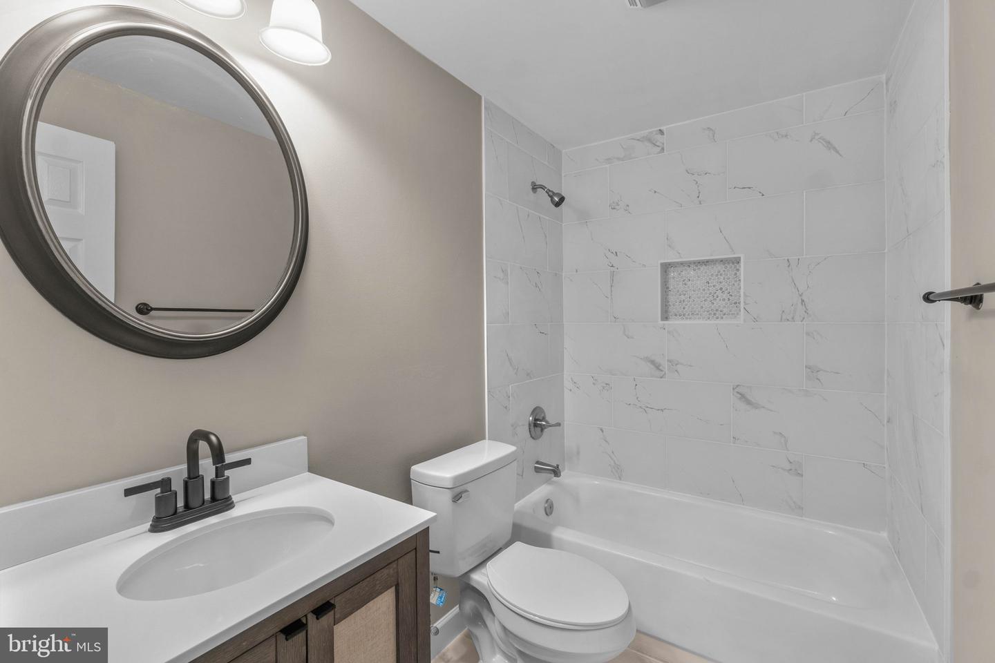 5603 WESTBURY COURT