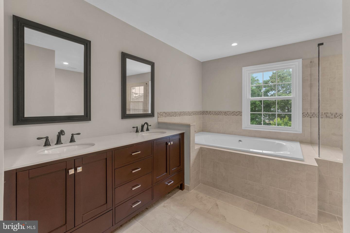 5603 WESTBURY COURT