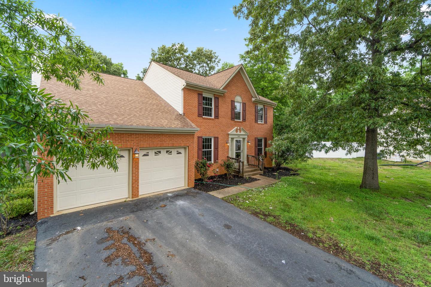 5603 WESTBURY COURT