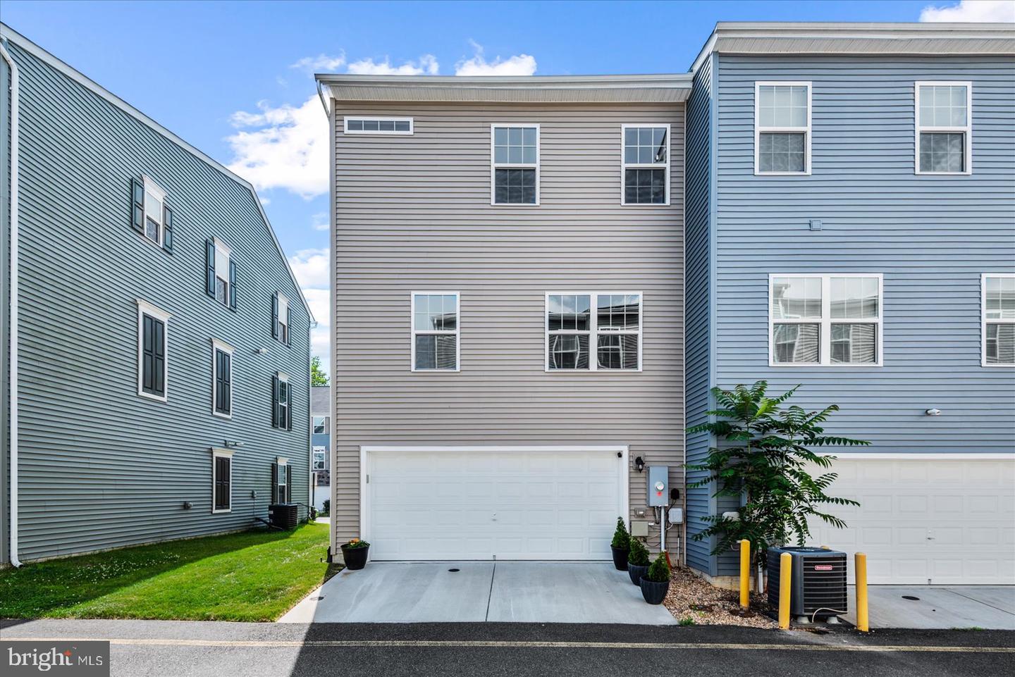 9721 Cedarmass Cir