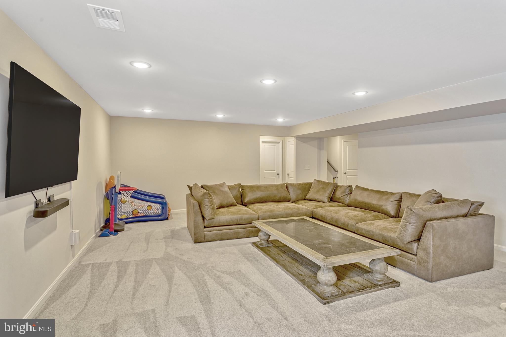 9102 Walnut Hill Rd