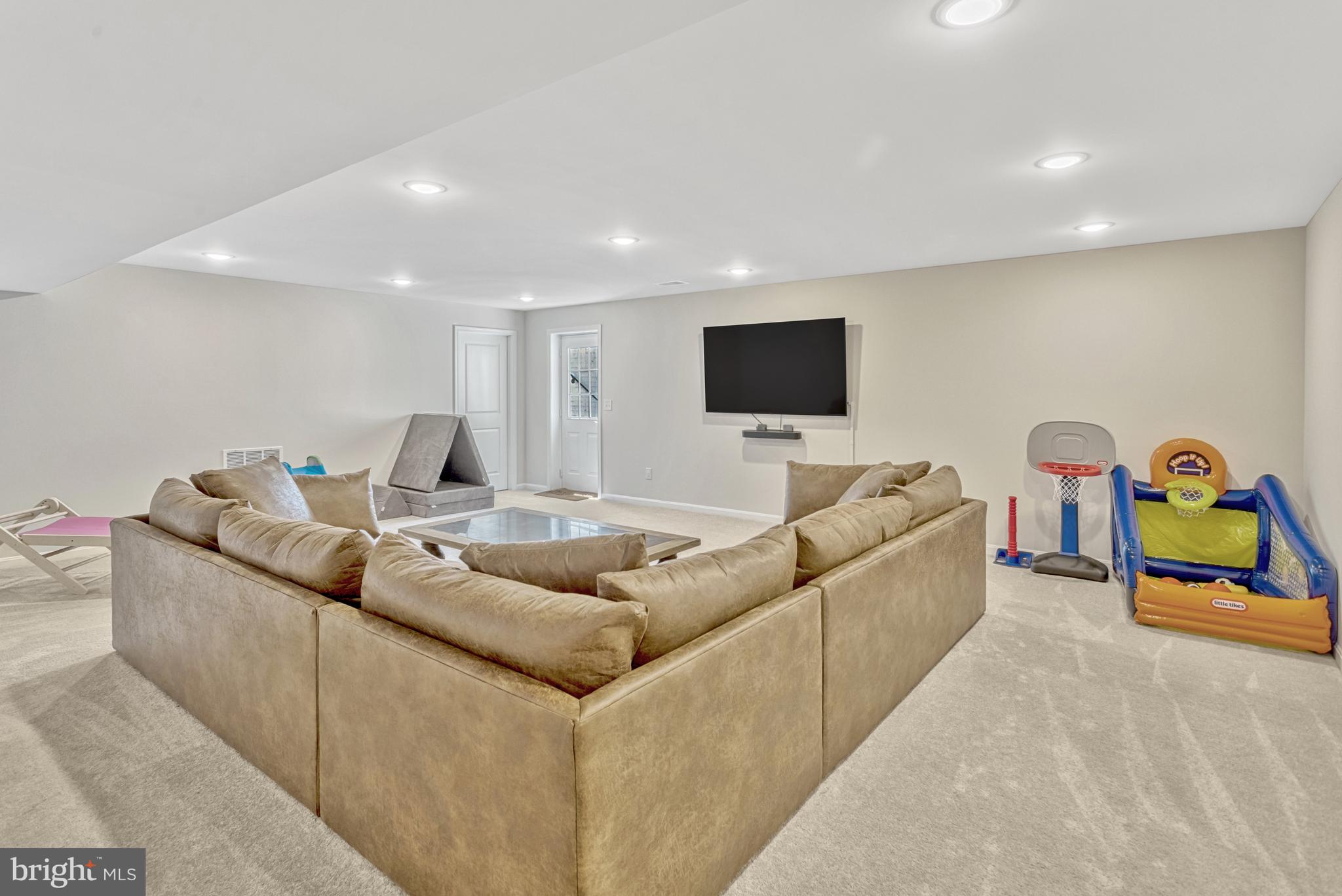 9102 Walnut Hill Rd
