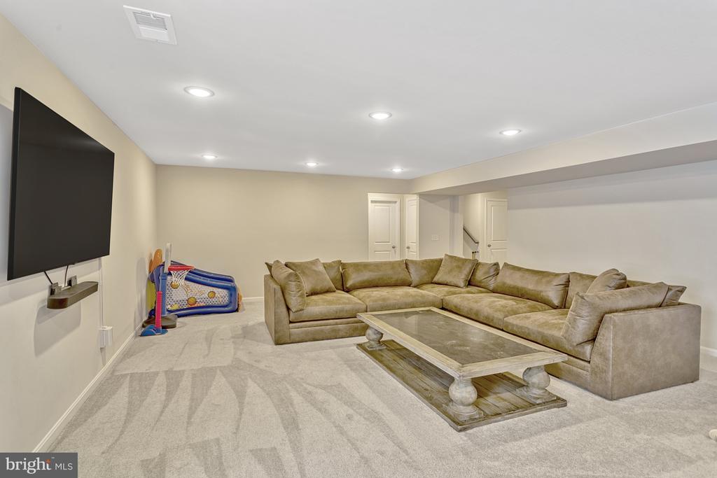 9102 Walnut Hill Rd
