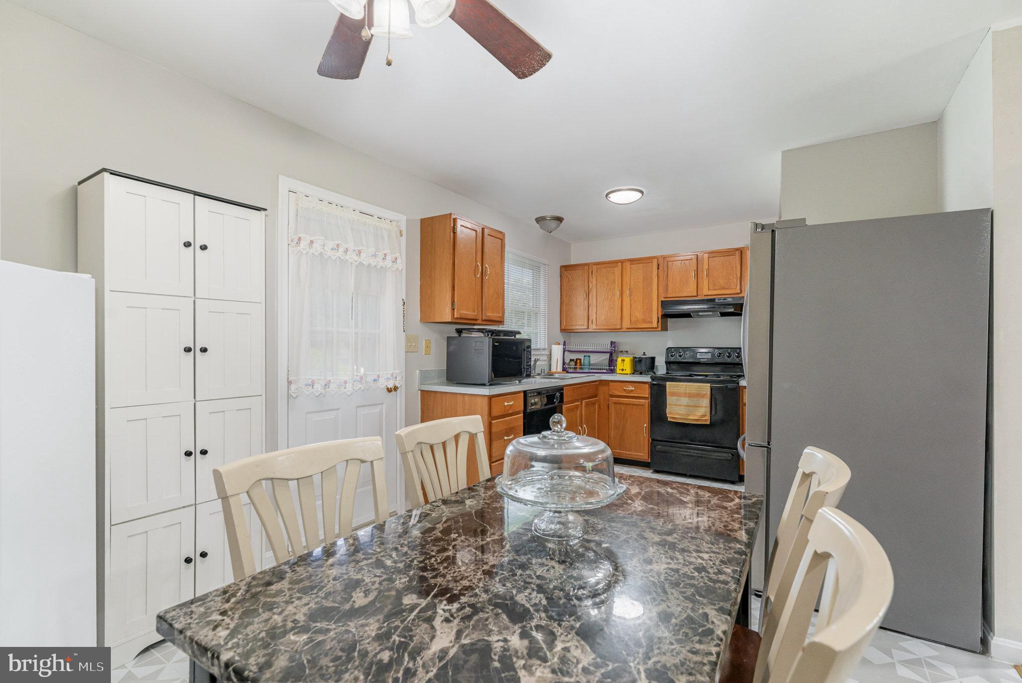 10708 White Pine Ln