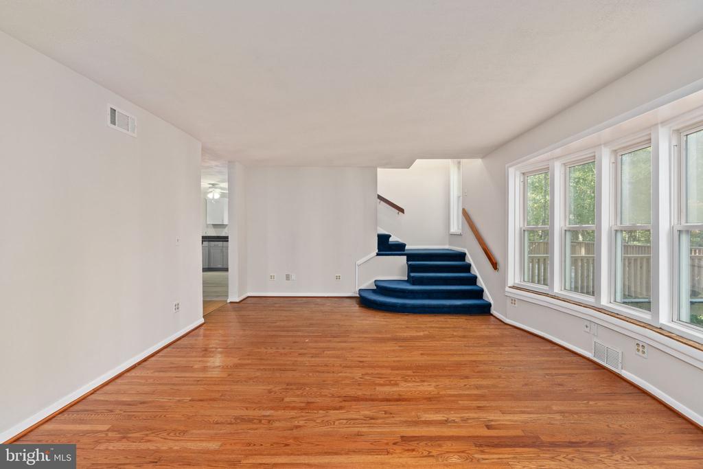8610 ENGLEMAN LANE