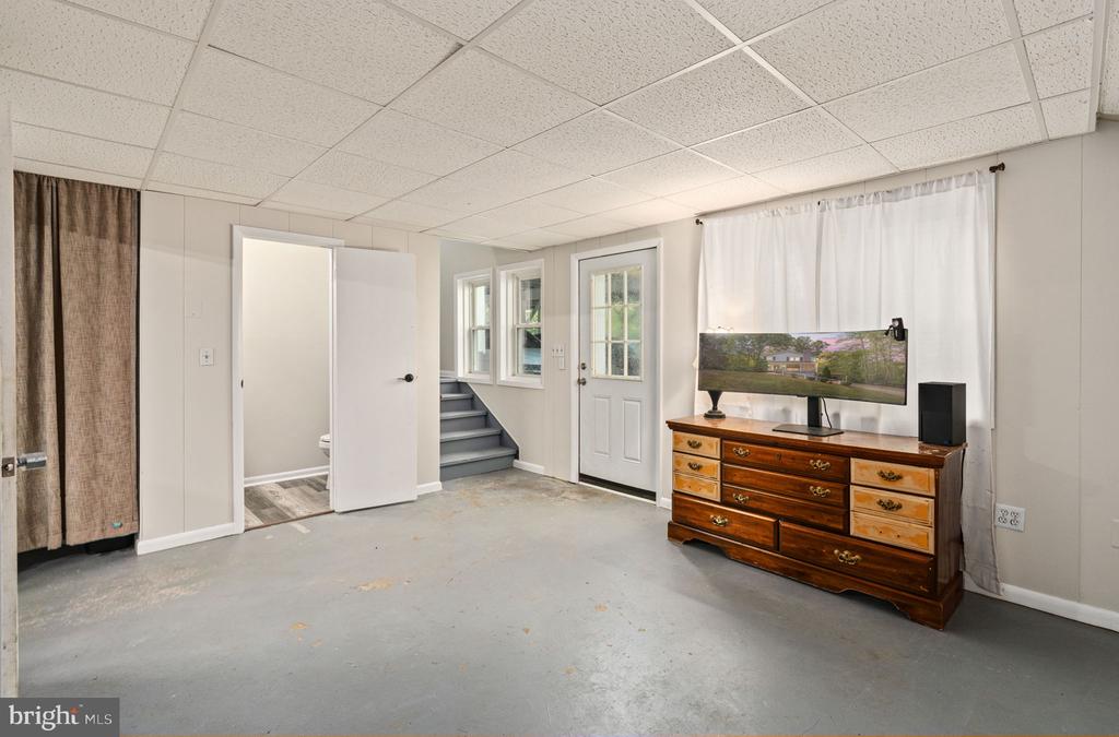 8610 ENGLEMAN LANE