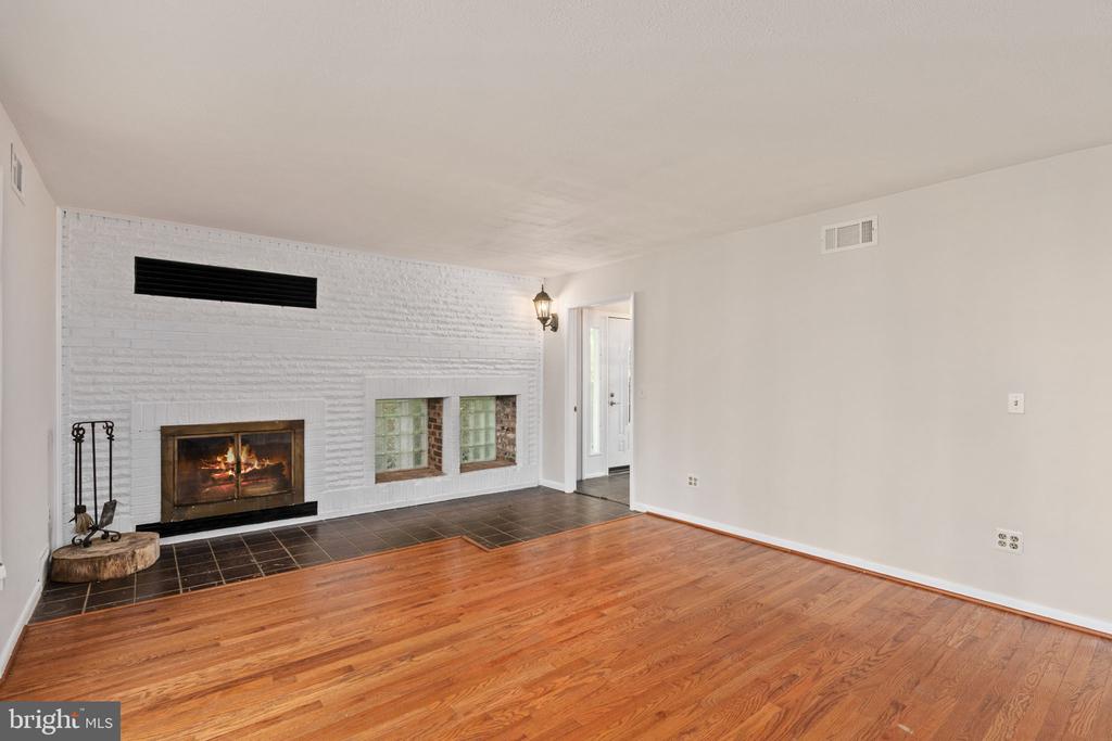 8610 ENGLEMAN LANE