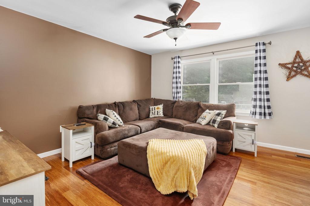 12909 GRENADE LANE