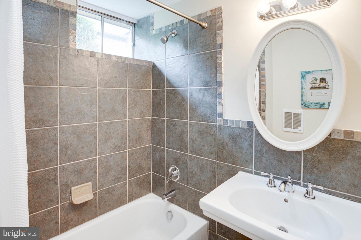 208 MAST COVE