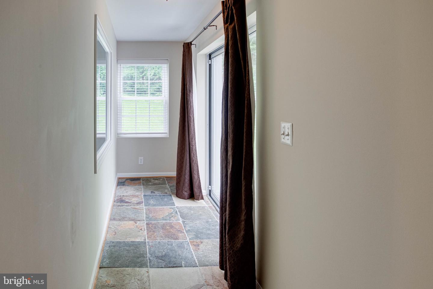 208 MAST COVE