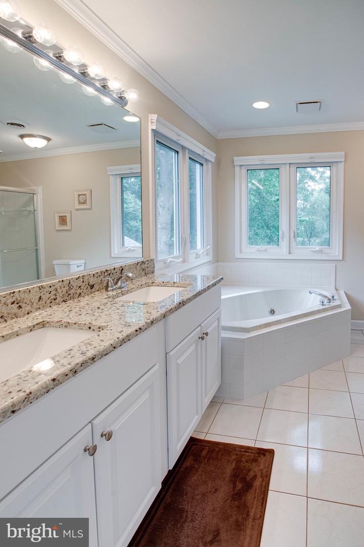208 MAST COVE