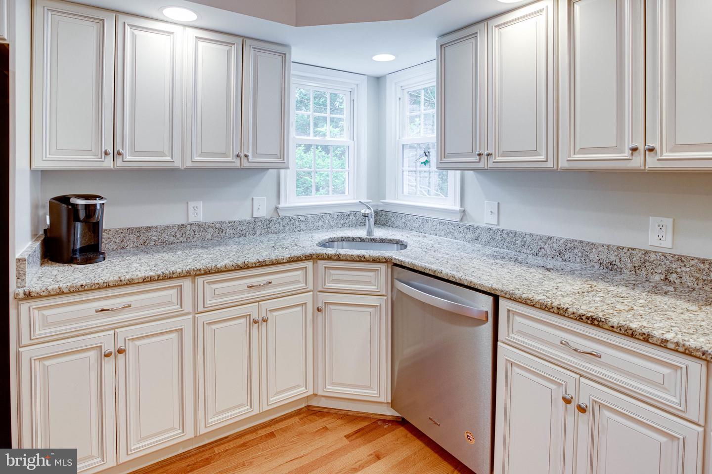 208 MAST COVE