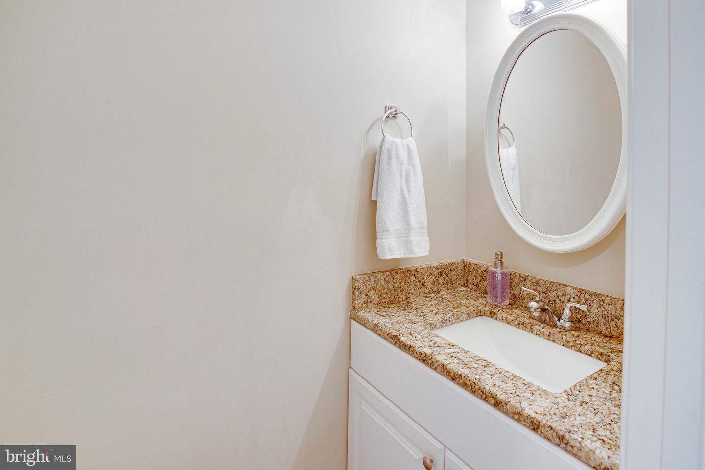 208 MAST COVE
