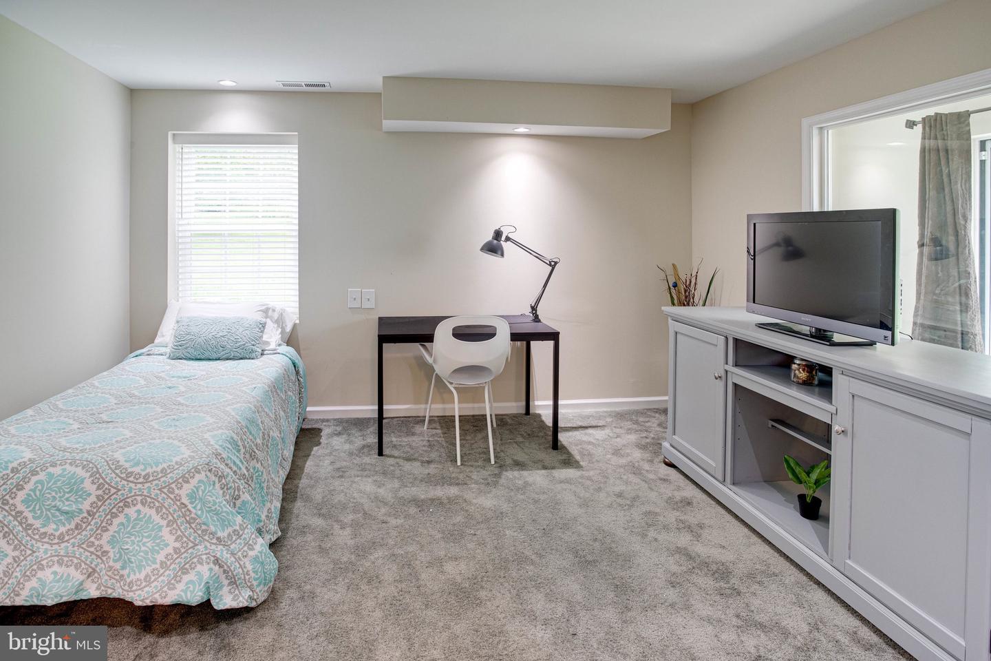 208 MAST COVE