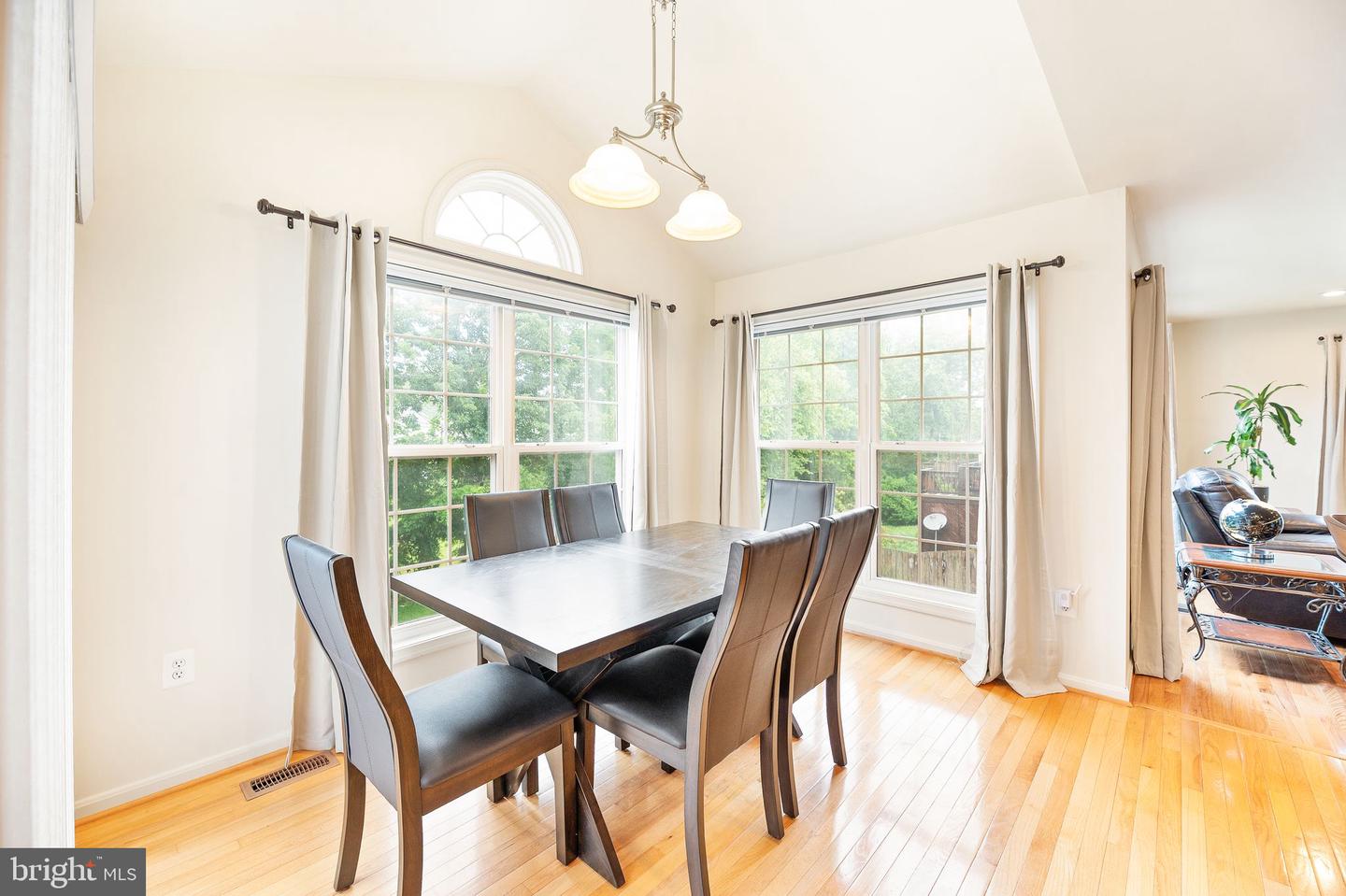 25 SAINT DAVIDS COURT