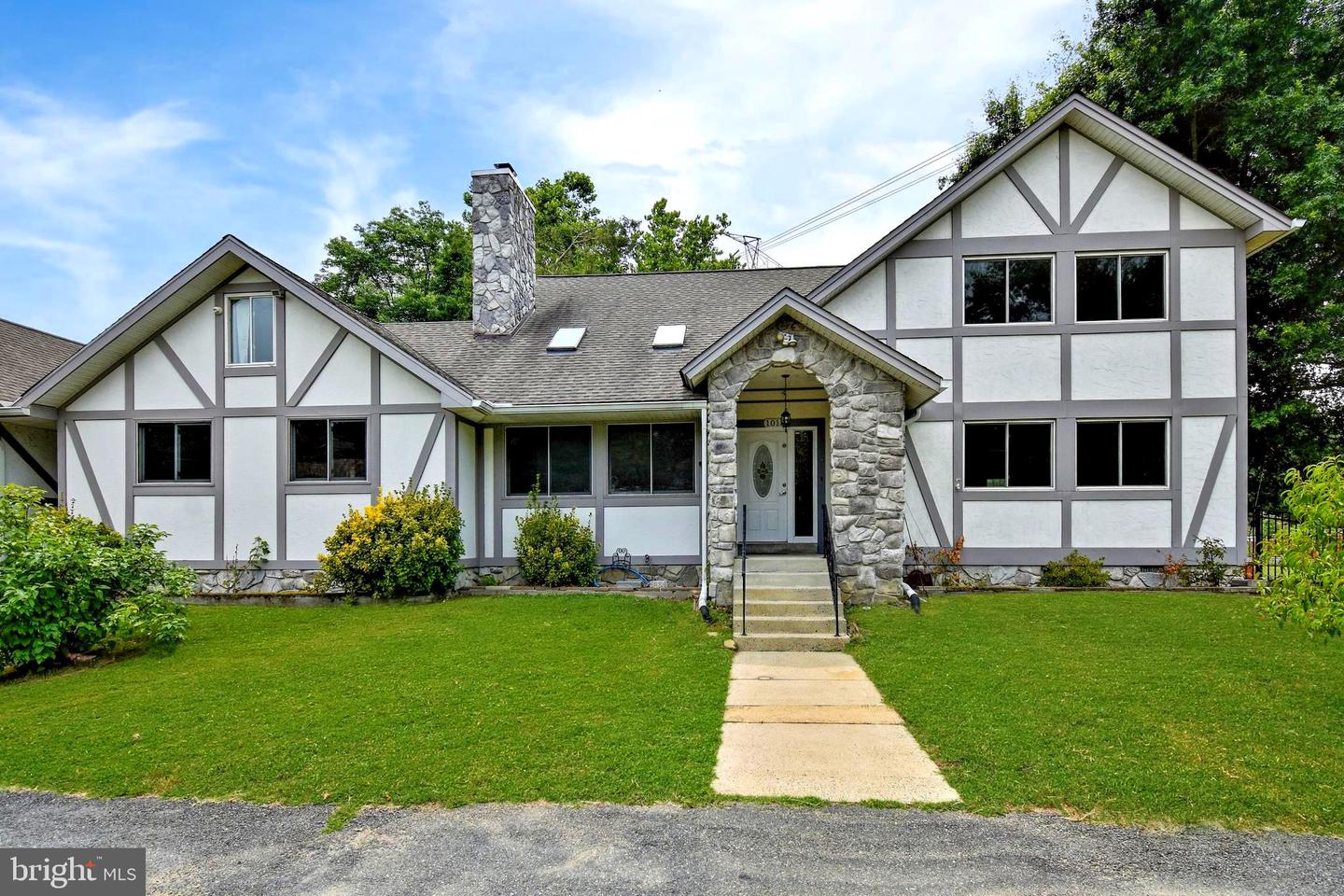 1018 POTOMAC DRIVE