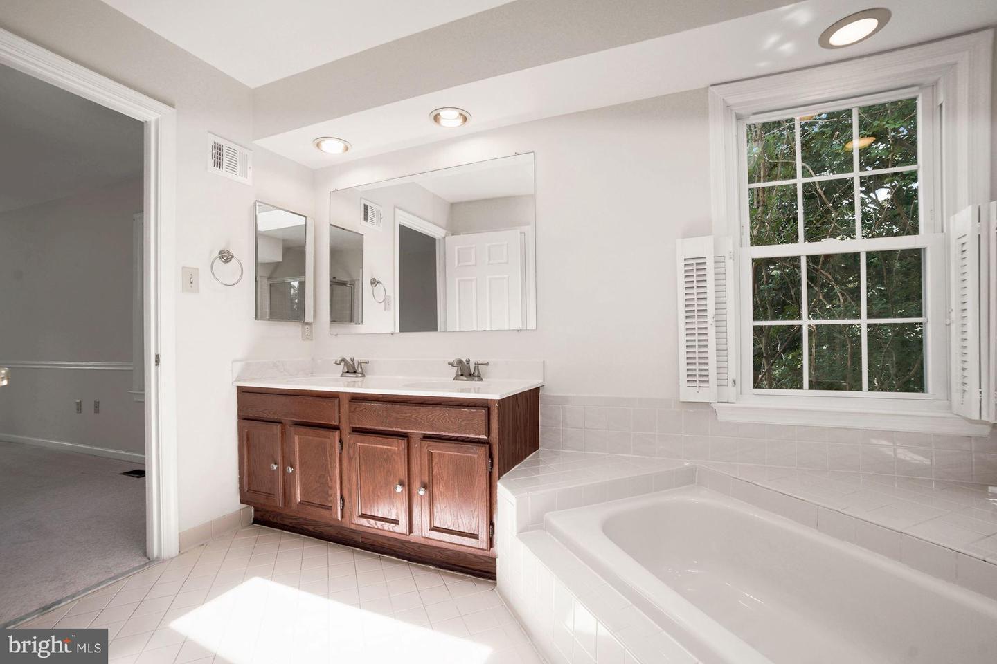 31 LARKWOOD COURT