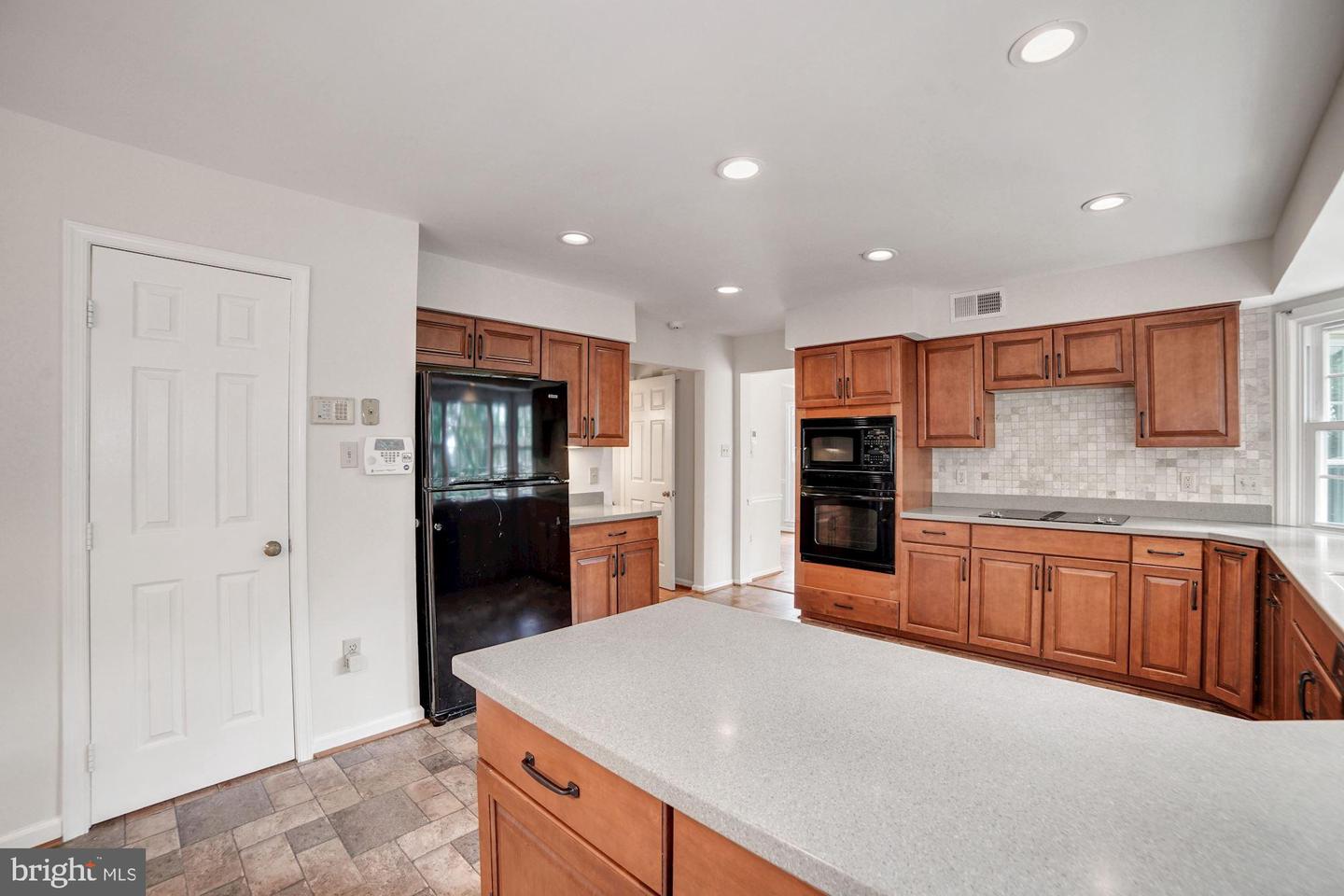 31 LARKWOOD COURT