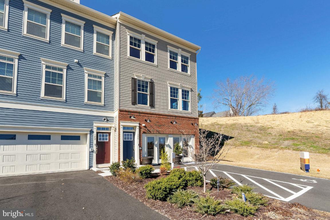 1207 CREEK BANK DRIVE
