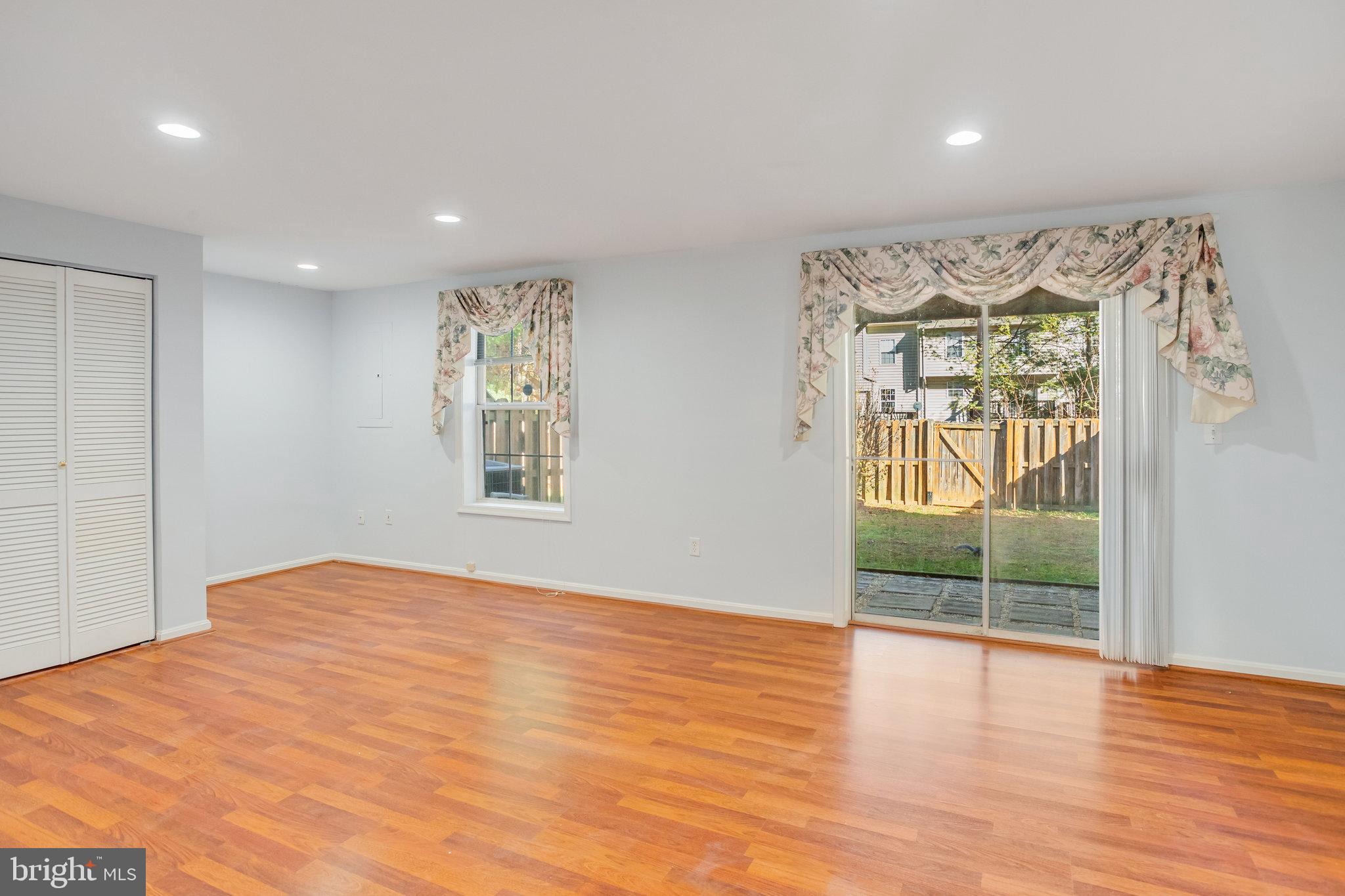 403 W Park DRIVE