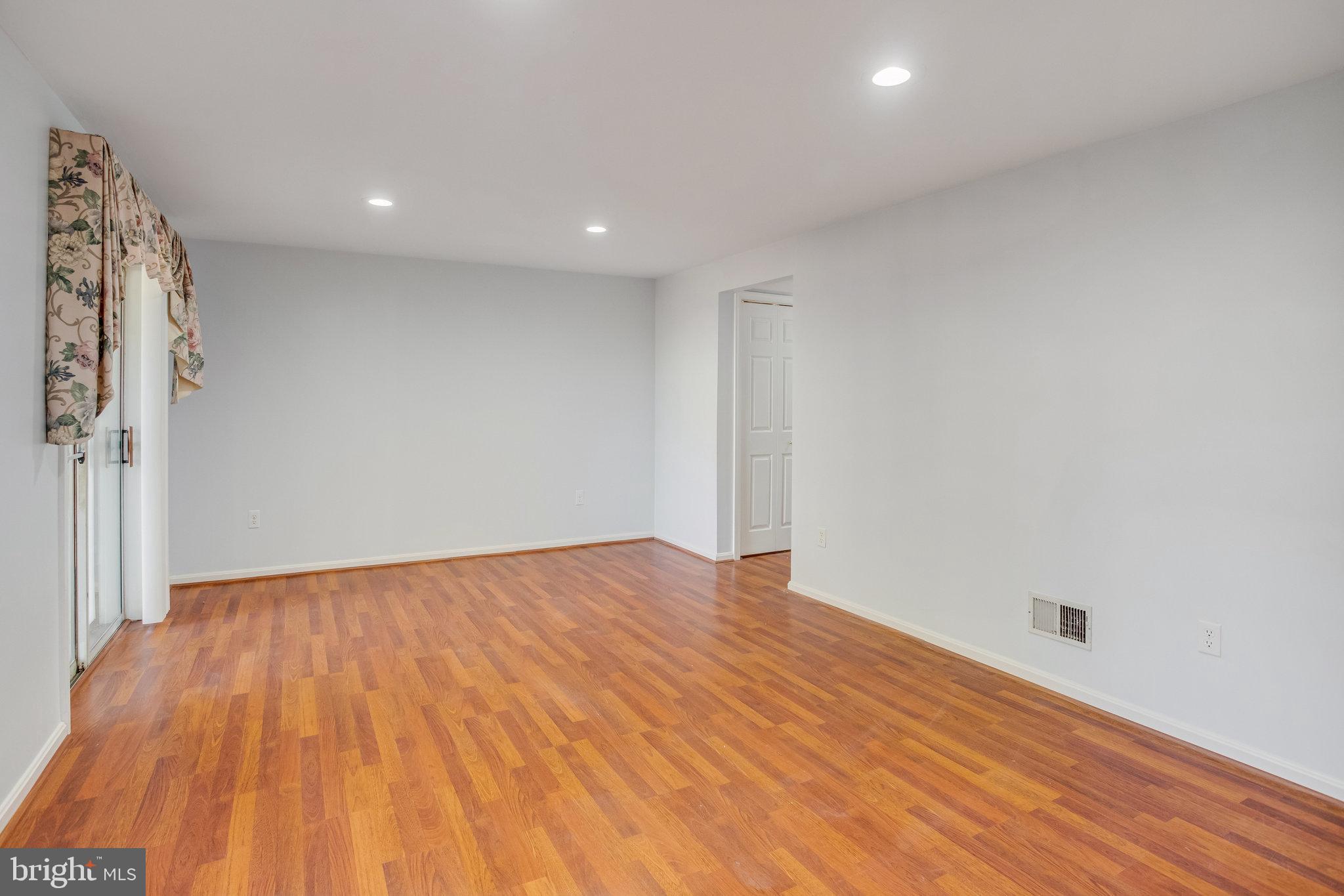 403 W Park DRIVE