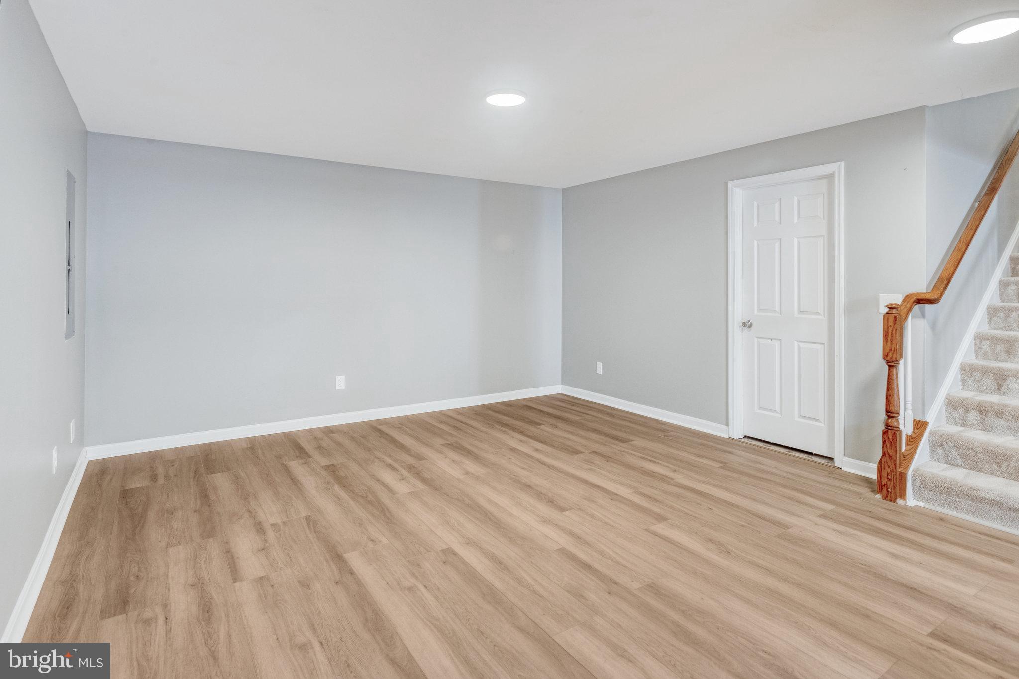 35 Woodford Dr