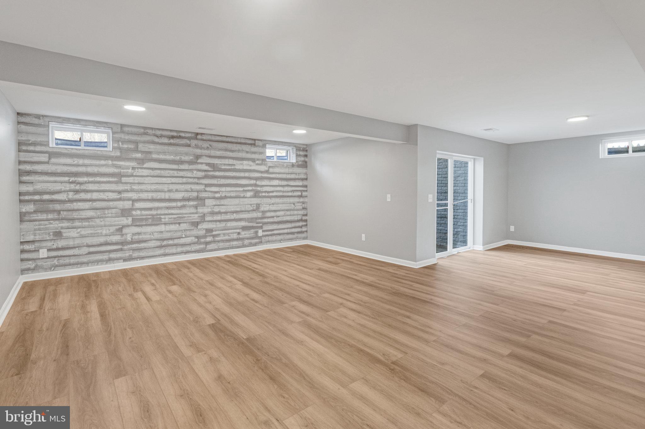35 Woodford Dr
