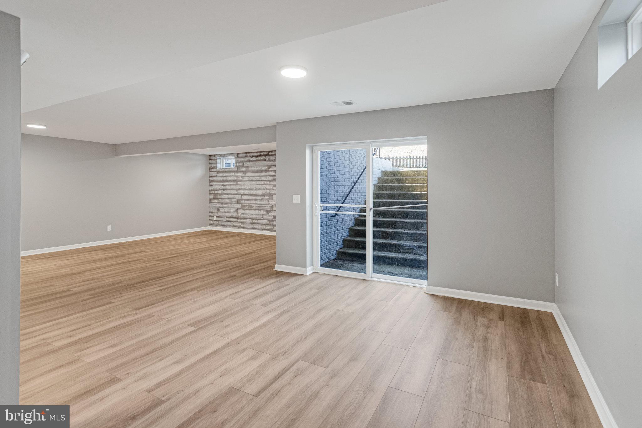 35 Woodford Dr