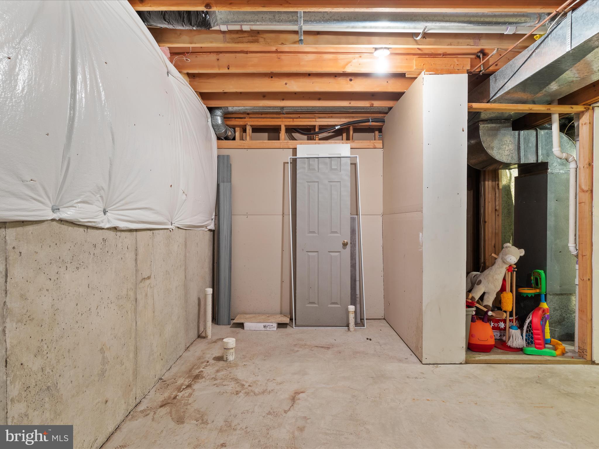 2032 Victoria Dr