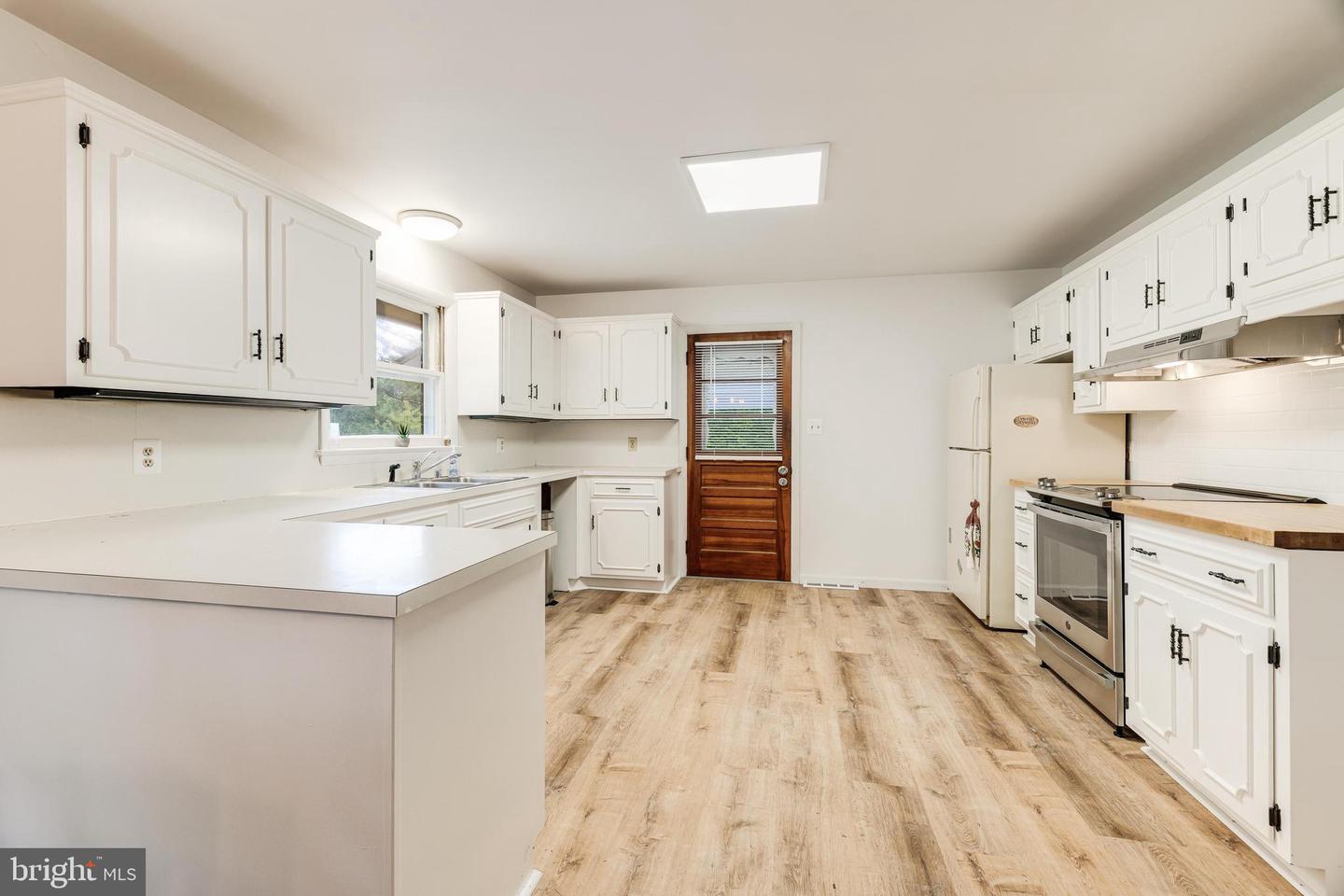 20 Seneca Ln