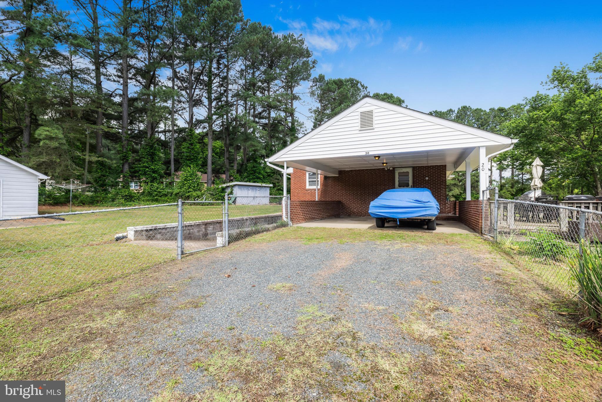 20 Seneca Ln